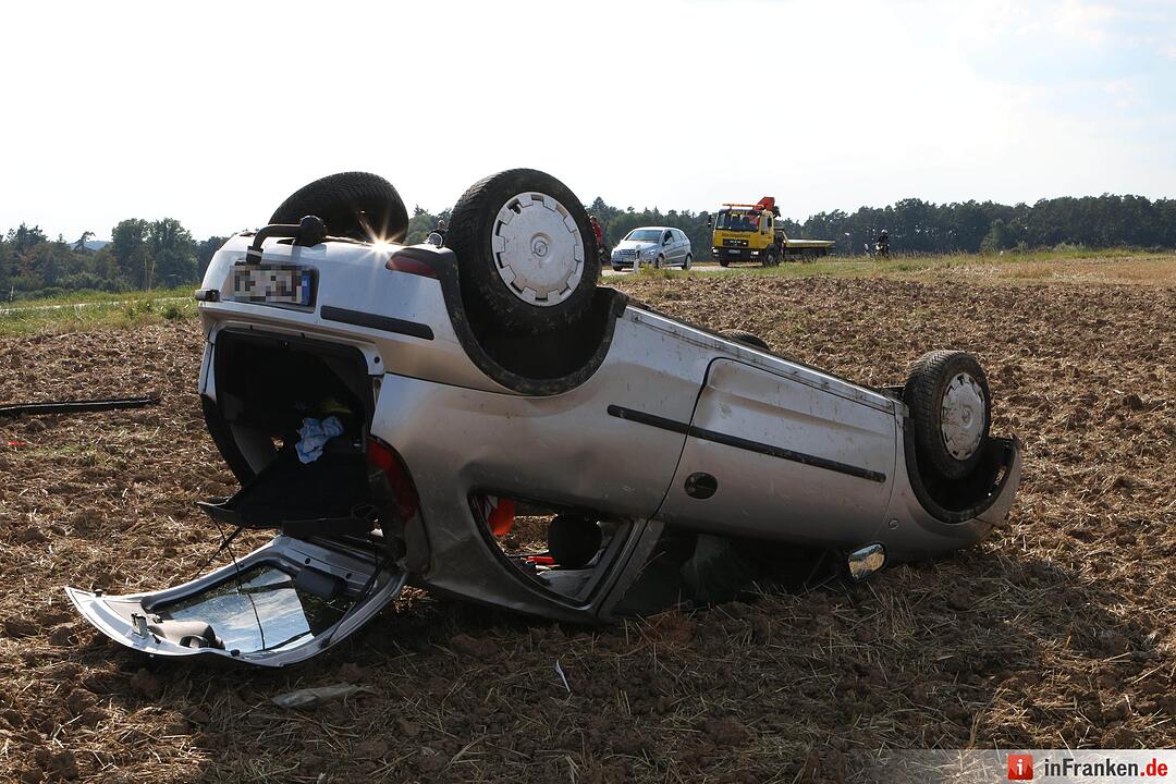 Kleinkind wird aus überschlagendem Auto geschleudert - Insgesamt fünf Verletzte