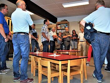 In der vergangenen Woche informierte sich der Oerlenbacher Gemeinderat bei einer Ortsbegehungen über die Kindergarten-Situation in Ebenhausen und Oerlenbach. Foto: Sigismund von Dobschütz
