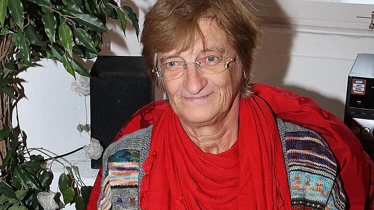 Pia Betzer verkaufte selbstgestrickte Sachen und Seife, die sie aus alten  Resten hergestellt hatte. Foto: Dieter Britz