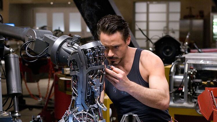 Zu sch&ouml;n, um wahr zu sein: Tony Stark (Robert Downey Jr.) erfindet einen sauberen, tragbaren Superreaktor, mit dem bei Serienreife alle Energieprobleme der Menschheit gel&ouml;st w&auml;ren.