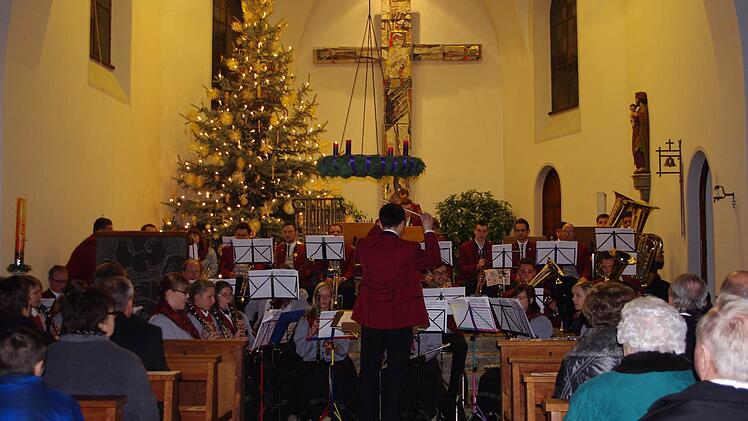 Das symphonische Blasorchester Küps begeisterte in Johannisthal mit einem anspruchsvollen Programm auf hohem musikalischem Niveau.
