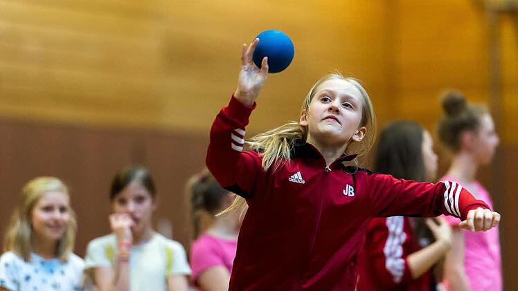 Beim Kugelstoßen: Yannika Böttcher (TSV Münnerstadt). Foto: Anand Anders