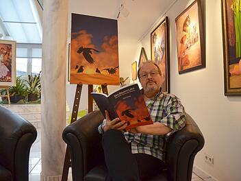 Ralf Vieweg liest in seiner Gallerie 13 aus seinem ersten literarischen Werk "Des Bauern Lohn". Rainer Lutz