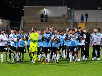 Die Kicker des Drittligisten TSV 1860 München freuen sich über ihren Sieg in der 1. DFB-Pokal-Hauptrunde gegen den Zweitligisten SV Darmstadt.   Im BFV-Verbandspokal treten sie überwiegend mit Reservisten an und kommen am 18. August nach Bayreuth.