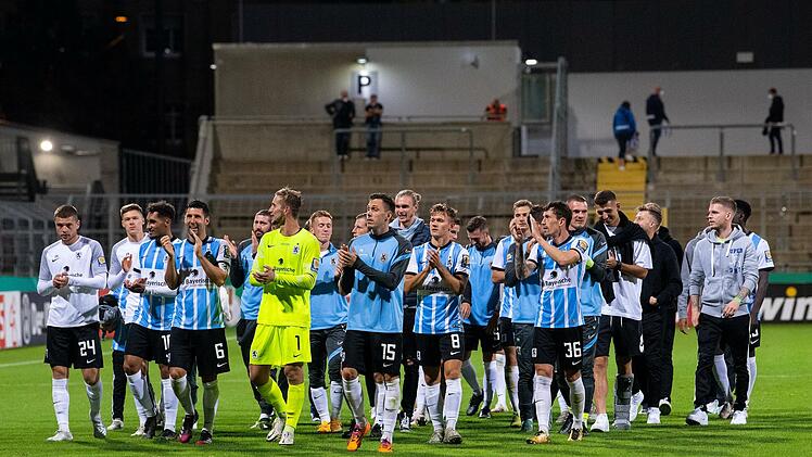 Die Kicker des Drittligisten TSV 1860 München freuen sich über ihren Sieg in der 1. DFB-Pokal-Hauptrunde gegen den Zweitligisten SV Darmstadt.   Im BFV-Verbandspokal treten sie überwiegend mit Reservisten an und kommen am 18. August nach Bayreuth.