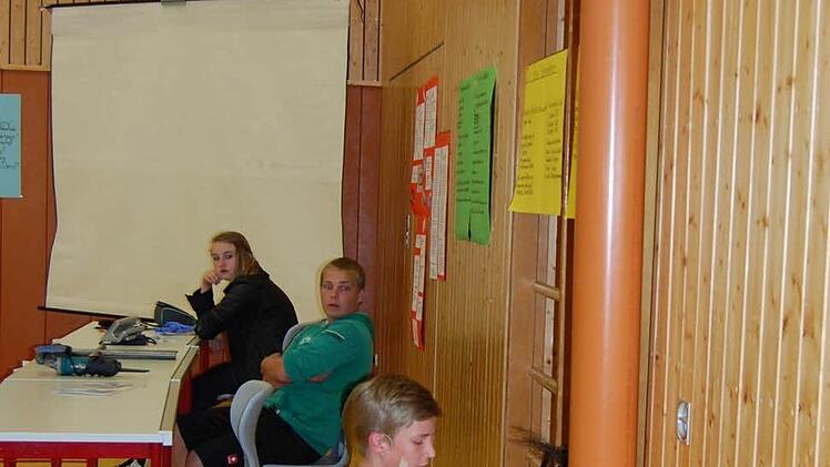 Jonas Gyra würde der Beruf das Kaminkehrers gefallen. Er zeigte wie das Schlotputzen vorgenommen wird.