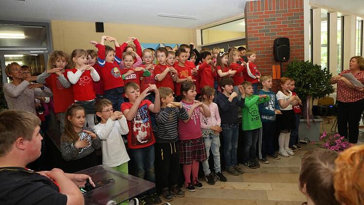 Die Schüler hatten ein pfiffiges Programm einstudiert.Foto: Barbara Herbst