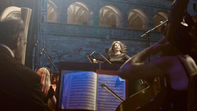 Dirigentin Ljubka Biagioni zu Guttenberg ist mit ihrem eigenen Orchester, den Sofia Symphonics, am 17. Juli auf der Plassenburg.  Foto: Foto: Adrian Keidel