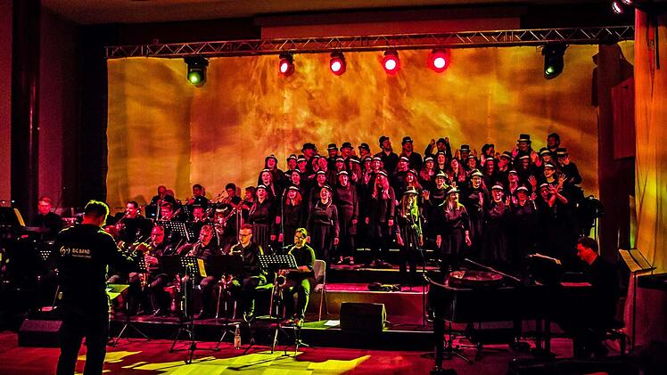 Die Konzerte von Hochschulchor und Hochschul-Bigband zum "Campus.Open Design" finden in diesem Jahr erstmals in der Aula statt und bieten ein vielfältiges Programm zum Thema "Elemente".Foto: Jochen Berger