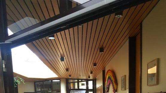 Die ganze Nacht über haben sich die Abiturienten im Schulhaus zu schaffen gemacht. Bild: Johanna Blank