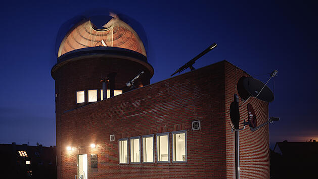 Ein Blick auf die Sternwarte in N&uuml;rnberg von au&szlig;en.