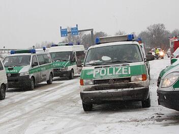 Der Großeinsatz der Polizei am Dienstag erwies sich im Nachhinein als unnötig.  Foto: Josef Hofbauer