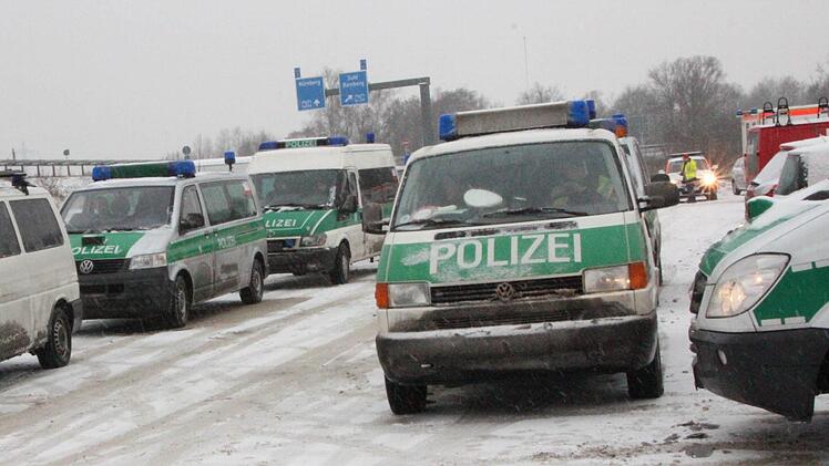 Der Großeinsatz der Polizei am Dienstag erwies sich im Nachhinein als unnötig.  Foto: Josef Hofbauer