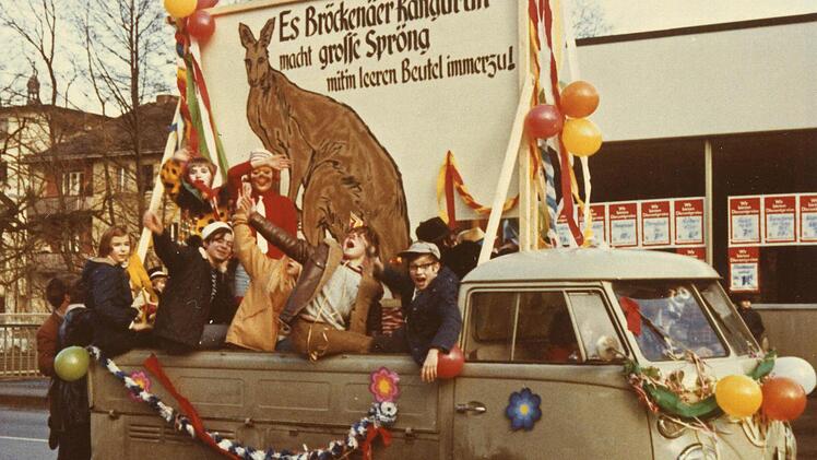 1971: Auch die klamme Stadt-Kasse ist und bleibt ein Dauerthema.