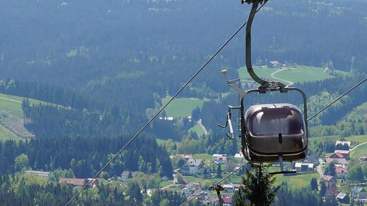 Der Schneeberg im Fichtelgebirge braucht bald einen neuen Namen, Bischofsgrün kommt schon eher hin: Der Wintersport in vielen Regionen Bayerns wird zu den ersten Opfern des Klimawandels zählen. Foto: TZ Fichtelgebirge