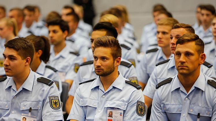 Am Donnerstag wurde die Bundespolizei-Schule in Bamberg offiziell eröffnet. Foto: Matthias Hoch