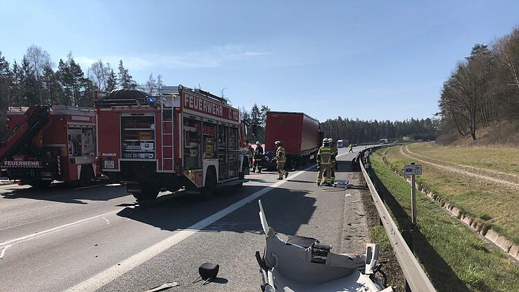 Am Samstagvormittag hat sich auf der A9 in Oberfranken  ein t&ouml;dlicher Unfall ereignet. Foto: NEWS5 / Fricke