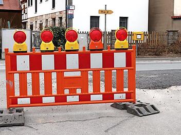 In der Laufer Ortsdurchfahrt wird die Asphaltdecke erneuert. Foto: Blum