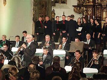 Schaeffler-Bigband und der Gospelchor lieferten ein Konzert mit unvergleichlichen Klängen. Foto: Manfred Welker