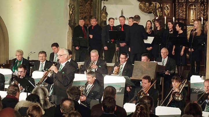 Schaeffler-Bigband und der Gospelchor lieferten ein Konzert mit unvergleichlichen Klängen. Foto: Manfred Welker