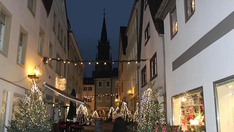 Besonders festlich geschmückt ist heuer die Spargasse. Foto: Mäuser
