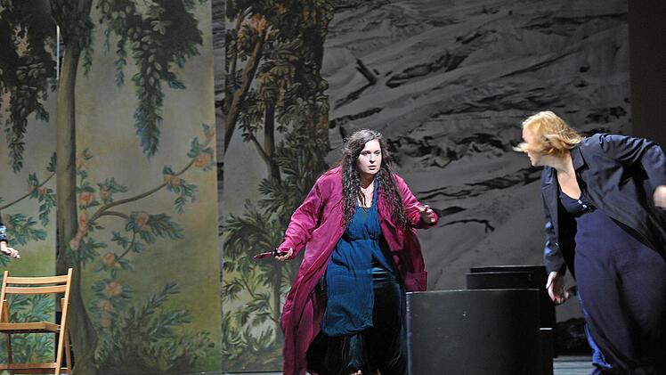 Szene aus Bellinis "Norma" am Landestheater Coburg.Foto: Andrea Kremper