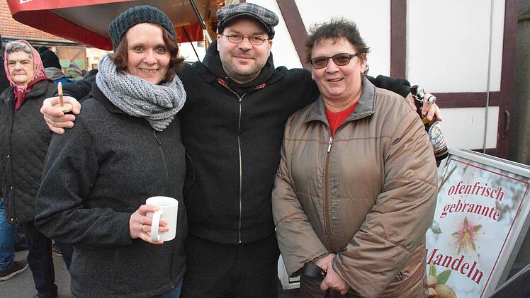 Wie viele Besucher waren auch diese Gäste aus Hohnhausen und Königsberg in bester Weihnachtslaune. Fotos: gsch