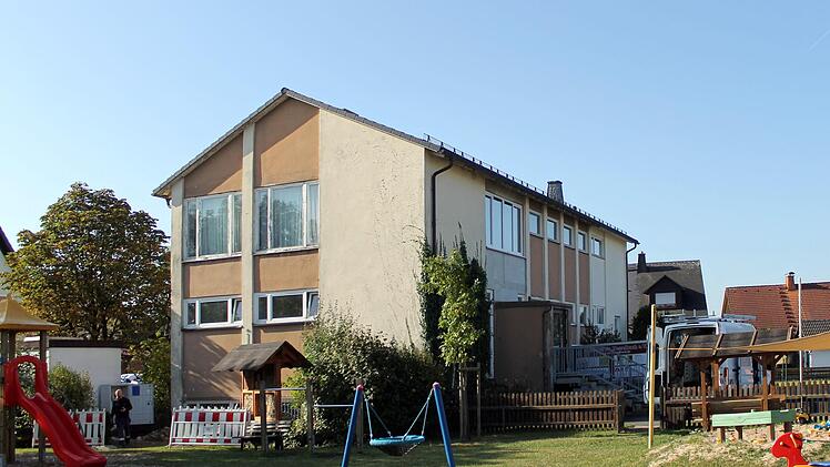 Die Hesselbacher Schule 1959/60 soll einem neuen Dorfgemeinschaftshaus weichen. Foto: Heike Schülein