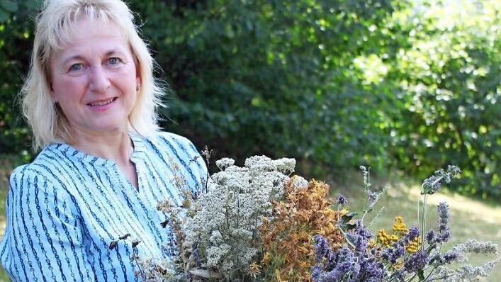 Christine Helmrich mit ihrem selbst gebundenen Wurzbüschelstrauß Alle Fotos: privat