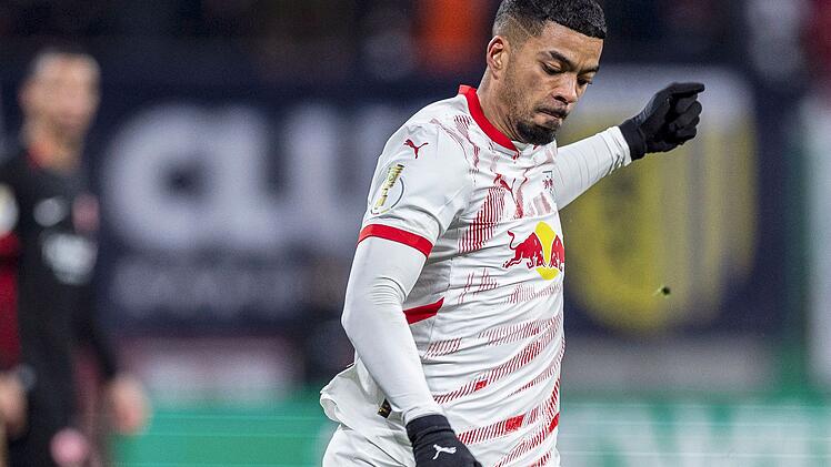 Benjamin Henrichs am Ball im Trikot von RB Leipzig: 176 Bundesligaspiel stehen für ihn zu Buche. Das Trikot der A-Nationalmannschaft trug er bisher 19 Mal.
