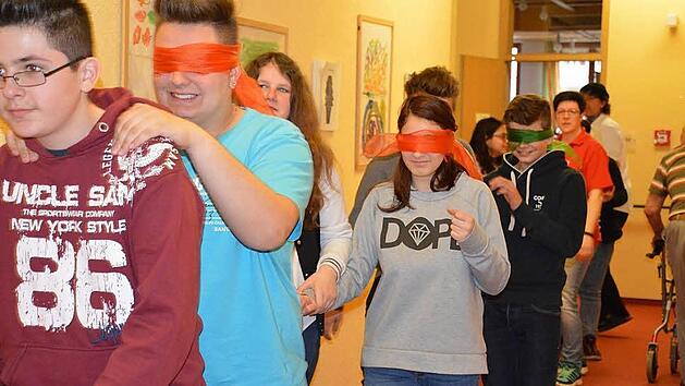 Sch&uuml;ler sollen durch Praktika und Projektarbeit Berufe kennenlernen und Erfahrungen sammeln (hier bei einer solchen Veranstaltung). Foto: Tina B&uuml;del
