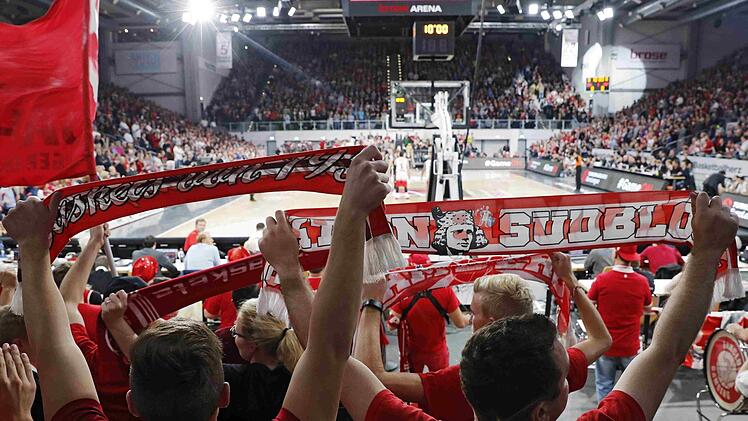 Der Aufsichtsratsvorsitzende hat eine Vision: Zusammen mit den Fans und den Sponsoren aus dem Großraum Nürnberg will er Bayern München Paroli bieten. Doch was halten die Bamberger Fans von der Idee? Foto: Daniel Löb/Archiv