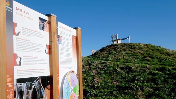 Die Aussichtsplattform "Binsrain" am Brennerweg ist kein geeignetes Übungsziel für Radfahrkünste. Foto: Gerd Schaar