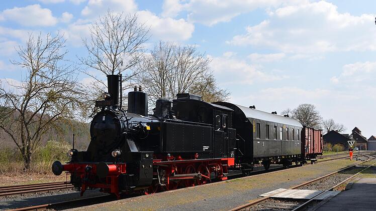 Retro-Fahrt ins Freilandmuseum Fladungen - das Rhön-Zügle (Archivfoto) ist auch diese Saison wieder unterwegs.