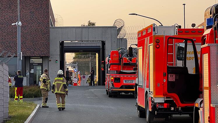 Hof: Zwei Verletzte in Abschiebe-Einrichtung - war es Brandstiftung?