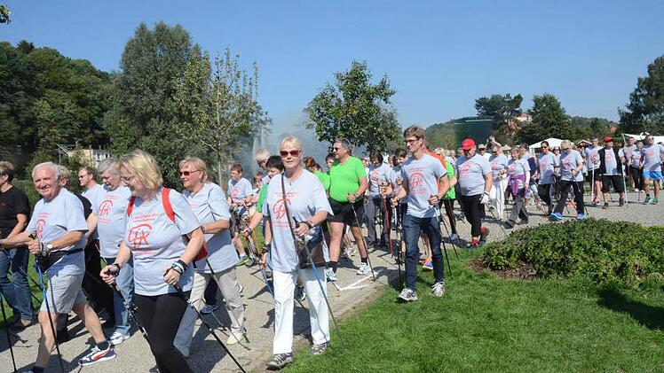 Zahlreiche Walker und Nordic Walker gingen beim Run of Hope an den Start. Fotos: Karl-Heinz Hofmann