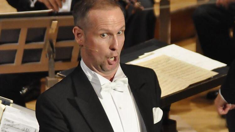 Patrick Rohbeck ist ein Komödiant mit einer ausgezeichneten Baritonstimme.