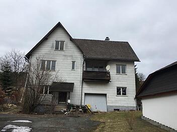 Das Anwesen in der Christian-Hammerschmidt-Straße sollte noch in diesem Jahr abgerissen werden. Dort soll eine Freifläche entstehen. Aufgrund dessen, dass kein Angebot eingegangen ist, muss die Baumaßnahmen verschoben werden.Veronika Schadeck