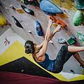 Ausdauer, Konzentration und Geschicklichkeit sind beim Bouldern gefragt. Wer seinen inneren Schweinehund überwinden will, hat in einer der vielen Kletterhallen in Franken   die Möglichkeit dazu. Symbolfoto: yns_plt/unsplash.com