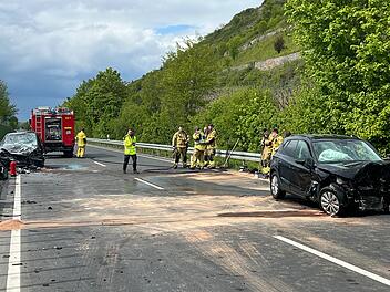 Frontalzusammenstoß bei Würzburg: Unfall zwischen mehreren Autos