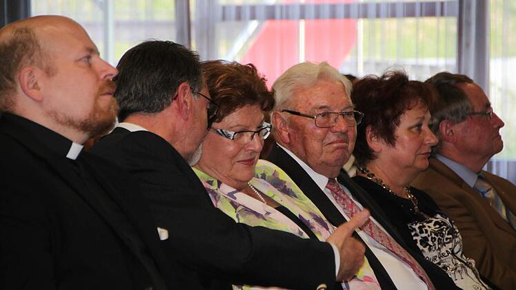 Vorsitzender Edmund Wilhelm im Gespräch mit Barbara Stamm und Walter Rundler Foto: Ulrike Müller