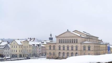 Die Betriebserlaubnis für das Coburger Landestheater erlischt im Sommer 2019. Deshalb ist die Zeit für den Bau einer Interimsspielstätte knapp. Foto: Jochen Berger