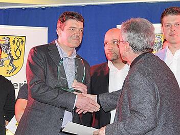 Die Sportkegler freuten sich riesig über ihre Auszeichnung als Mannschaft des Jahres . Fotos: Manja von Nida