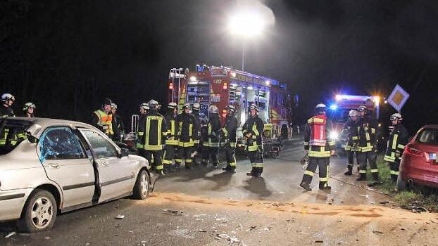 Der Fahrer des Autos links hatte beim Abbiegen den Gegenverkehr übersehen. Foto: Johanna Blum