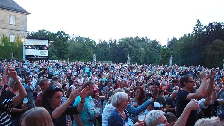Seiler & Speer begeisterten das Publikum im Schlosshof von Tambach. Foto: Jochen Berger