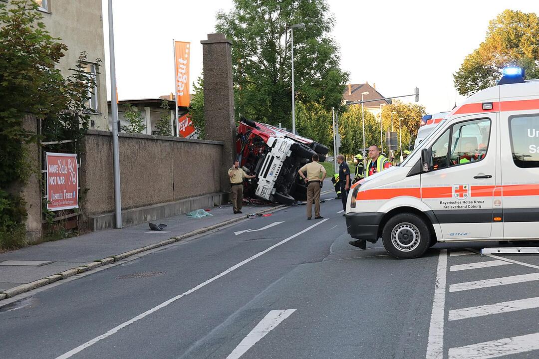Unfall mit Feuerwehr-Auto in Coburg: Ein Toter