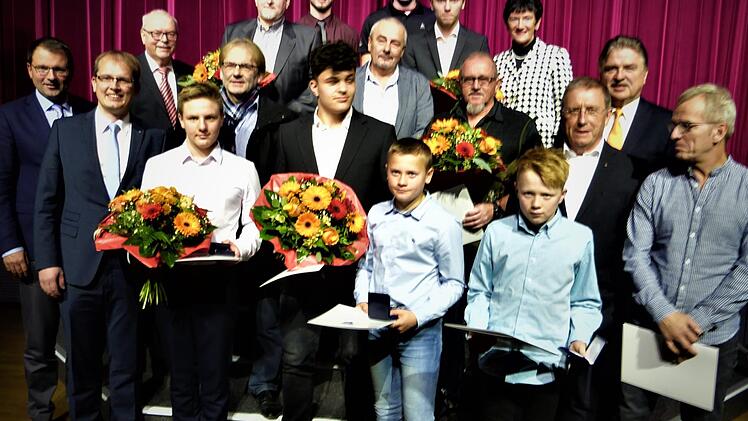 Die Sportauszeichnungen in Silber und Gold. Foto: Werner Reißaus