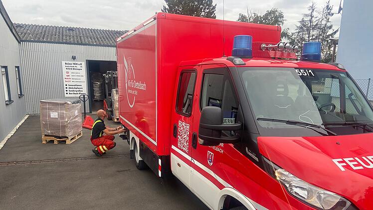 Feuerwehr Kitzingen liefert Hilfsg&uuml;ter nach Oberbayern