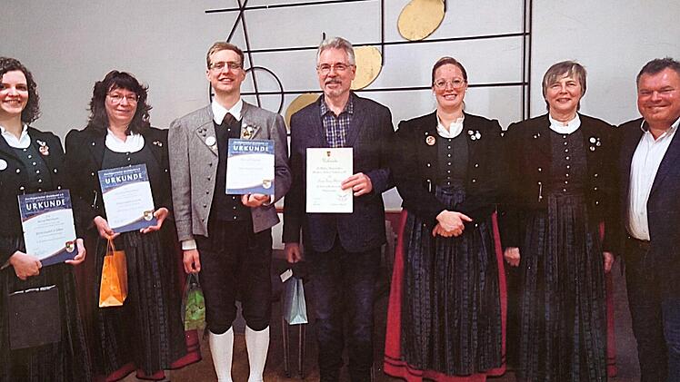 Der Musikverein &bdquo;Frohsinn Frankenbrunn&ldquo; ehrt langj&auml;hrige Mitglieder.