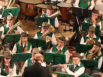 Festliche Bläsermusik zum Advent präsentierte der Wildfleckener Musikzug in der Kirche Sankt Josef. Sebastian Schmitt